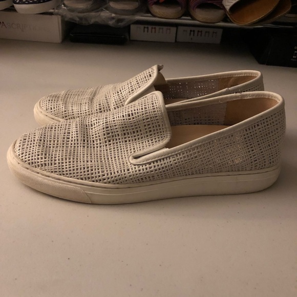 Cream Leather Vince Camuto Slip Ons Sz 6.5 - Picture 2 of 4
